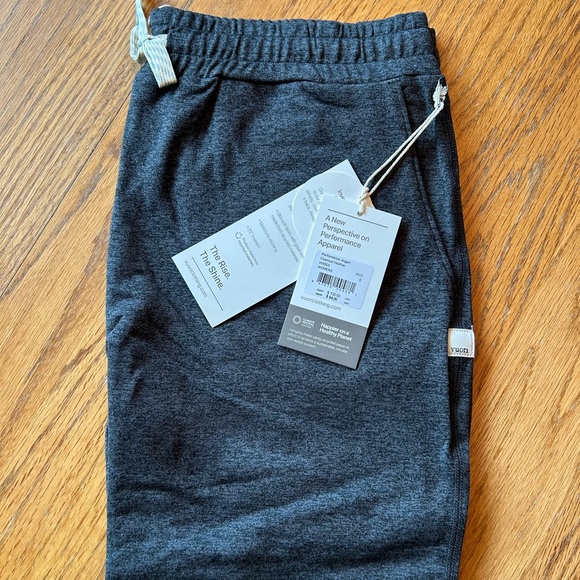 Vuori Charcoal Heather Performance Jogger *New* - Picture 1 of 5